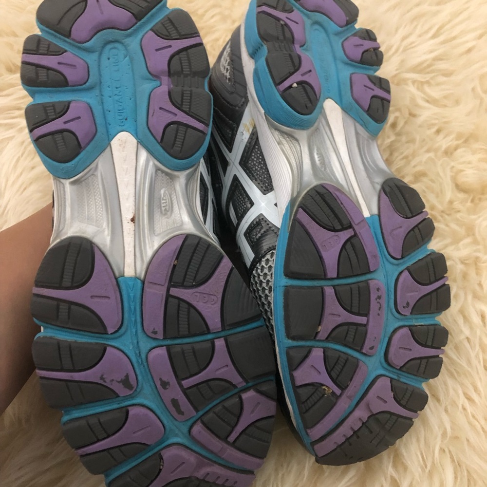 Women’s ASICS - Picture 5 of 6